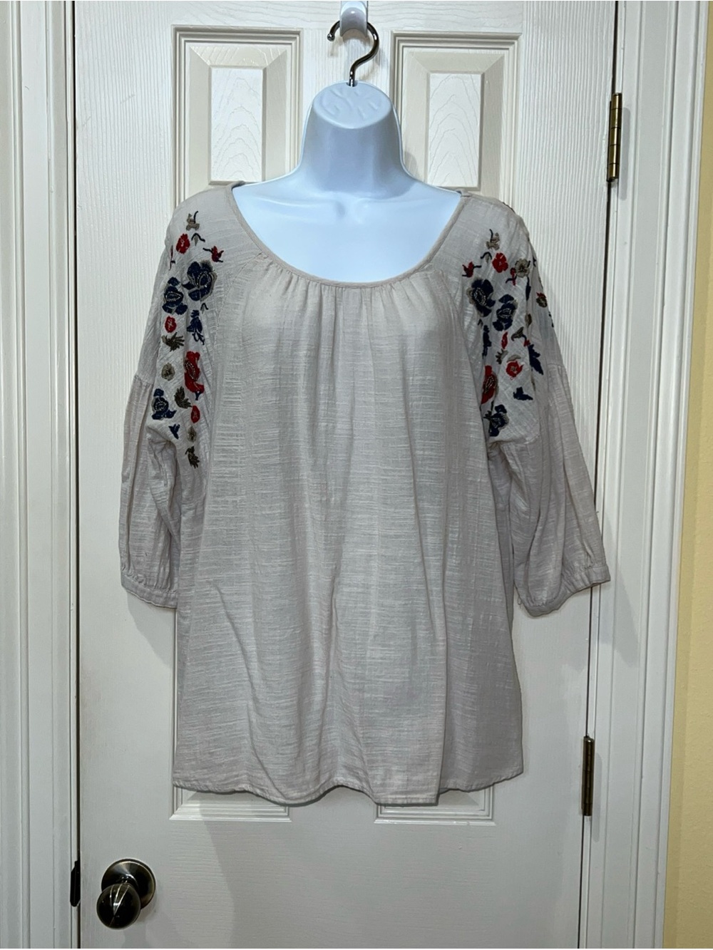 intro Cotton Oatmeal Embroidered Floral Bell Sleeve Blouse Top Sz L Boho Cottage - Picture 2 of 14